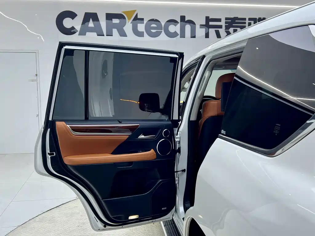 Lexus LX — миниатюра 28
