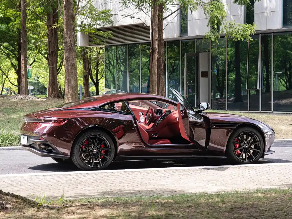 Aston Martin DB11 2020 4.0T V8 Coupe