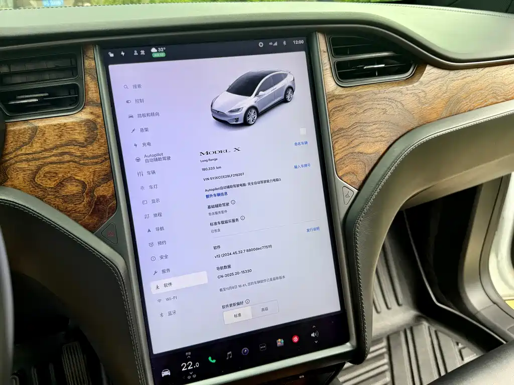 TESLA MODEL X