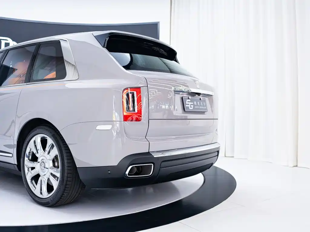Rolls-Royce Cullinan — миниатюра 21