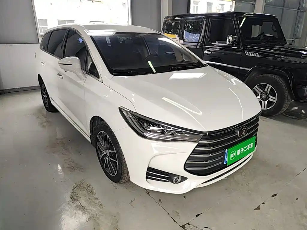 BYD MAX — миниатюра 4