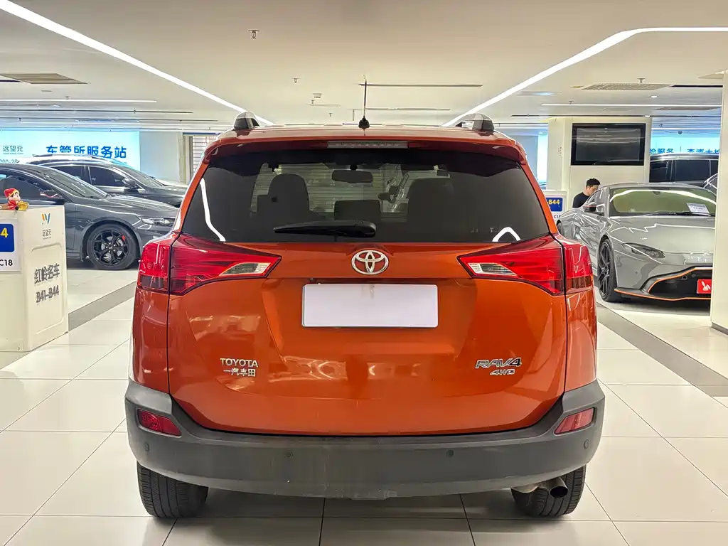 Toyota RAV4 — миниатюра 4