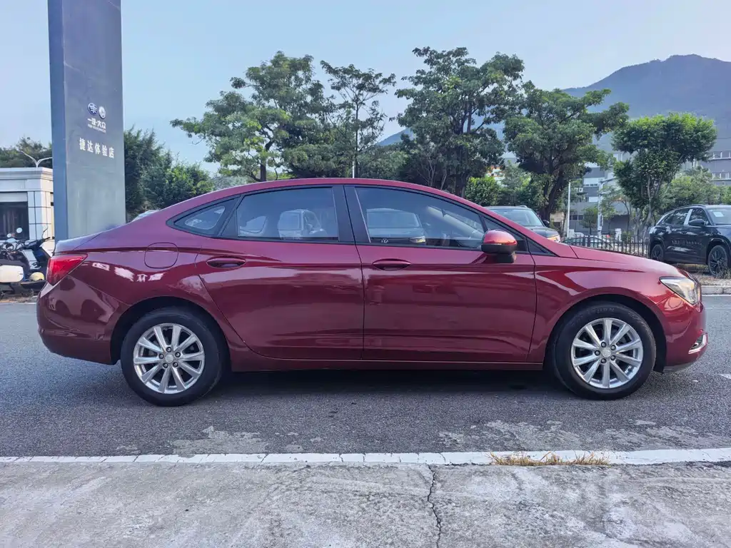 Buick Verano — миниатюра 10