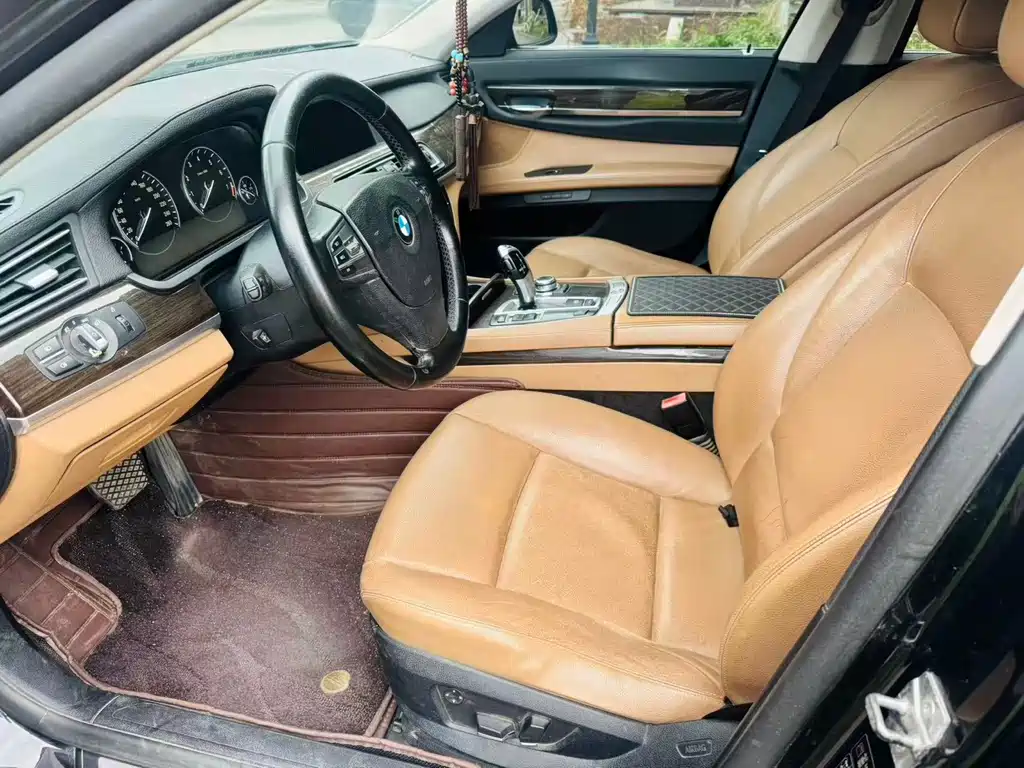 BMW 7 Series — миниатюра 6