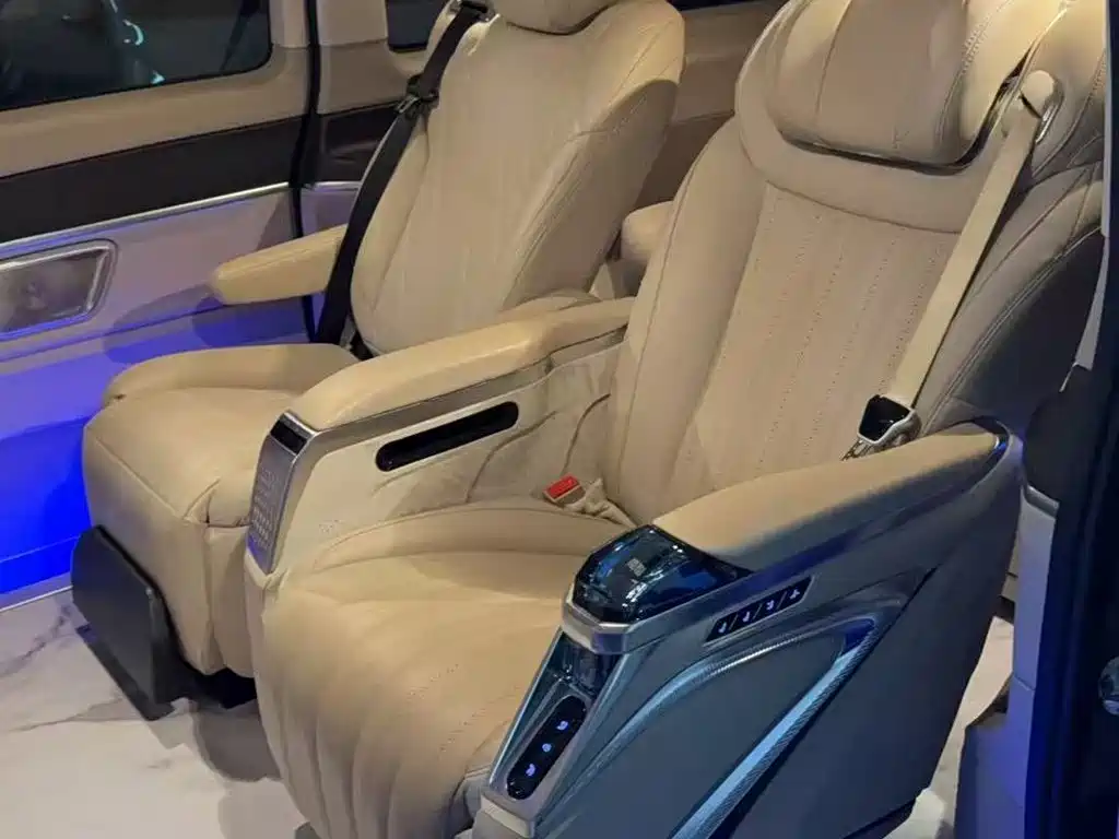 Mercedes-Benz V-Class — миниатюра 7
