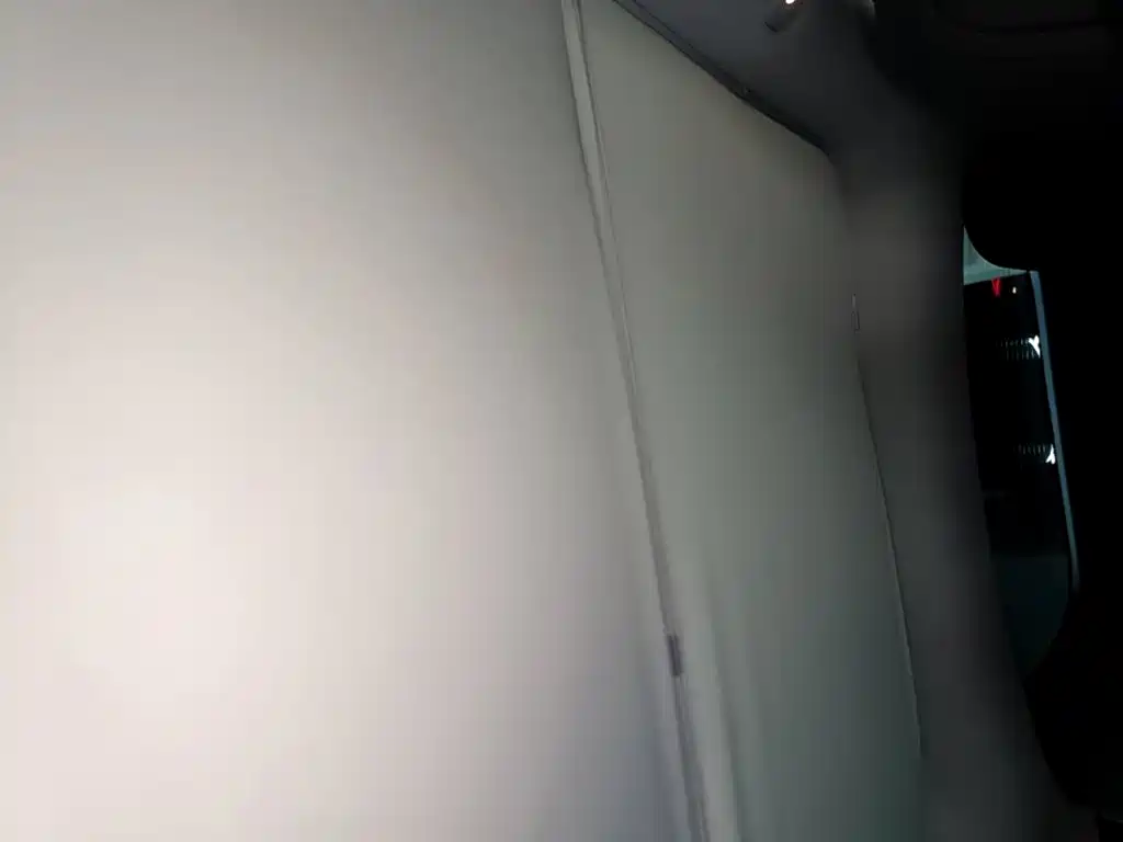 Tesla Model Y — миниатюра 18