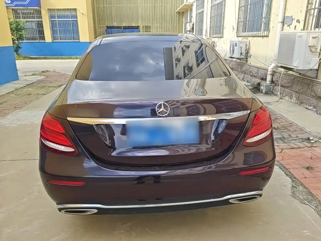 Mercedes-Benz E-Class — миниатюра 6