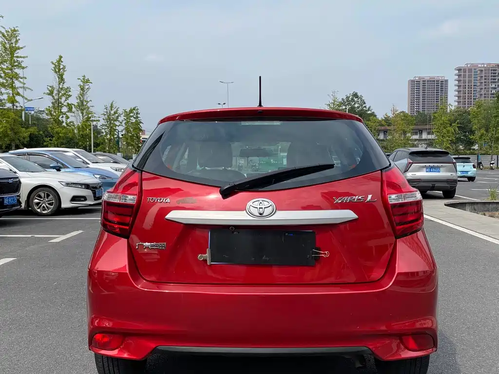 Toyota Yaris L — миниатюра 5