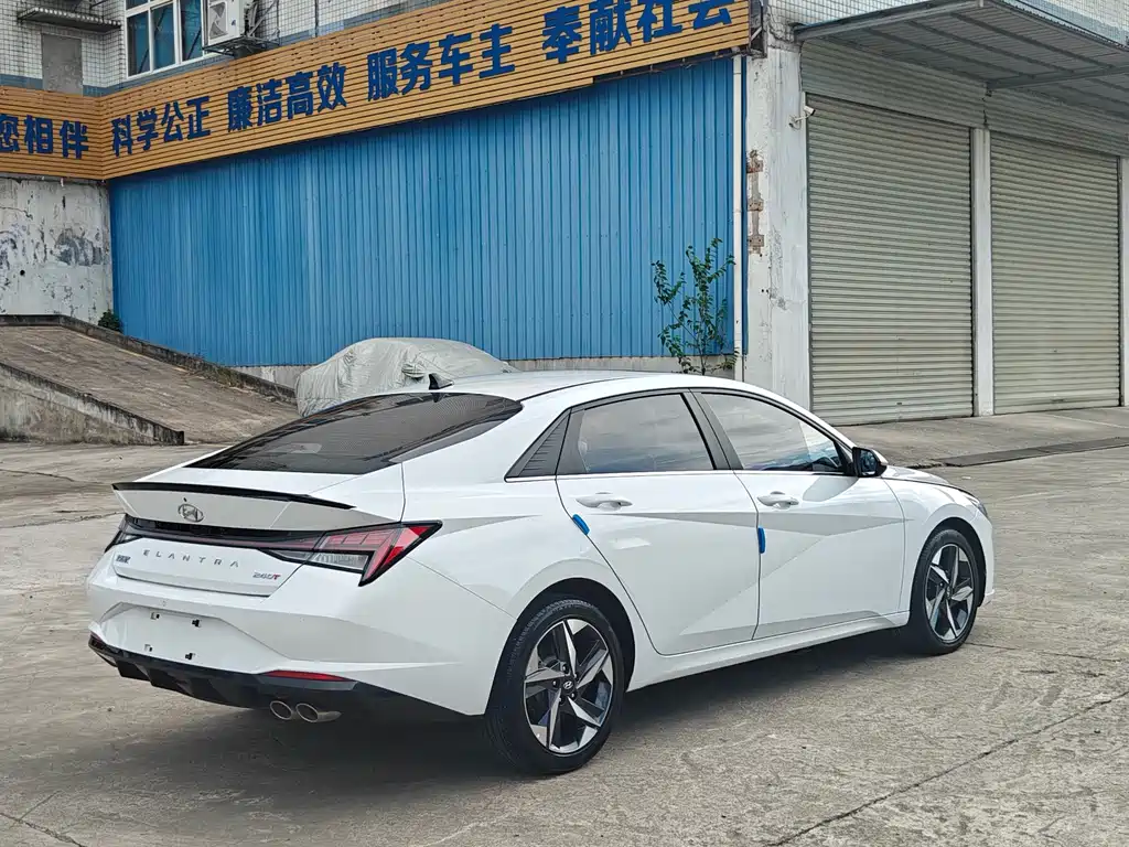 Hyundai Elantra — миниатюра 7
