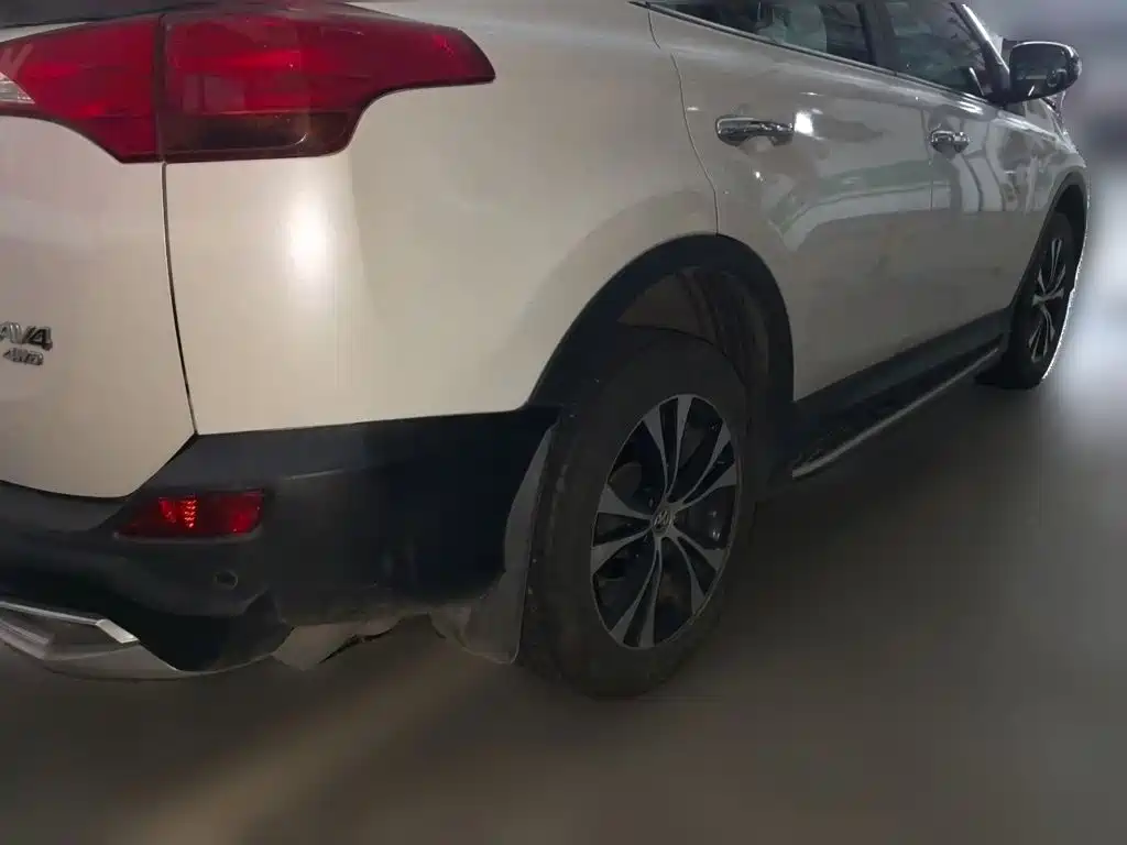 Toyota RAV4 — миниатюра 4