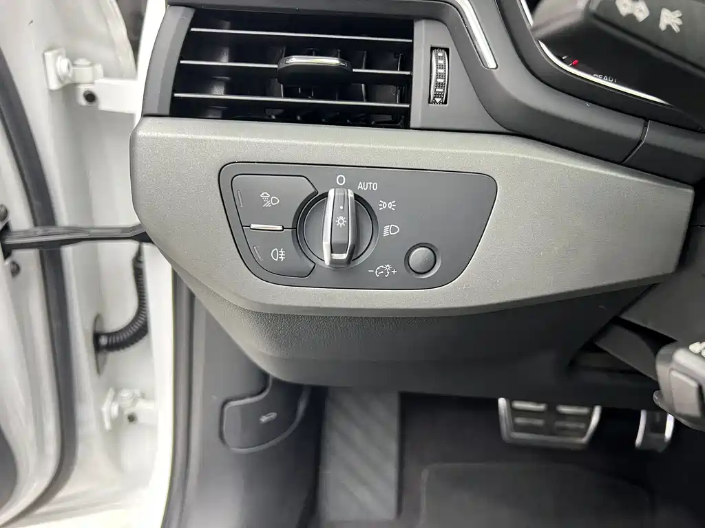Audi A4L — миниатюра 9