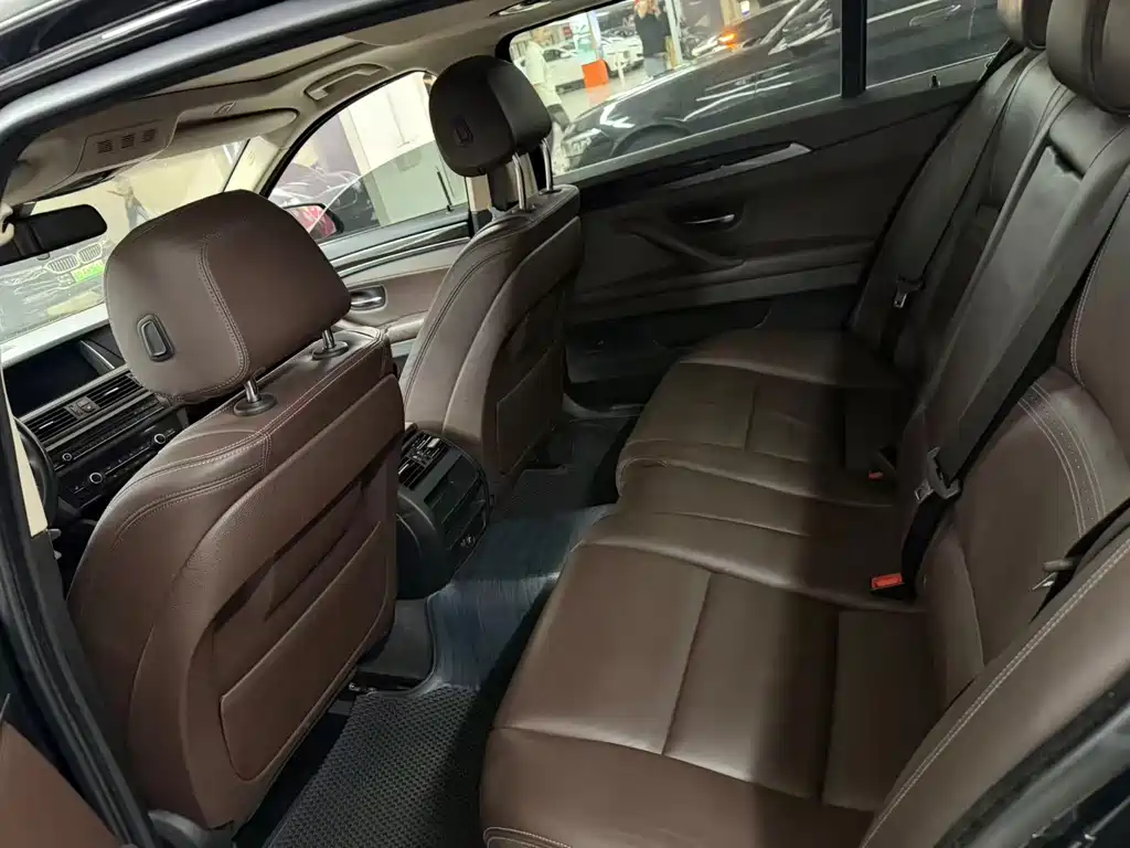 BMW 5 Series — миниатюра 5
