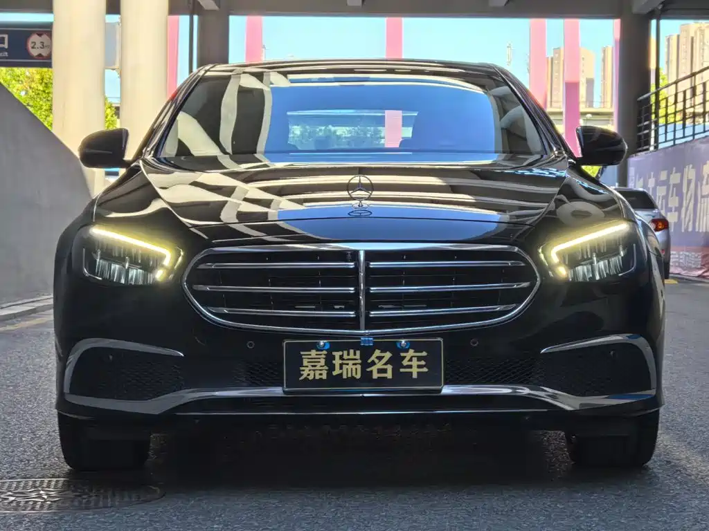 Mercedes-Benz E-Class — миниатюра 2
