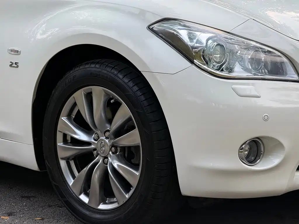 Infiniti Q70 — миниатюра 5