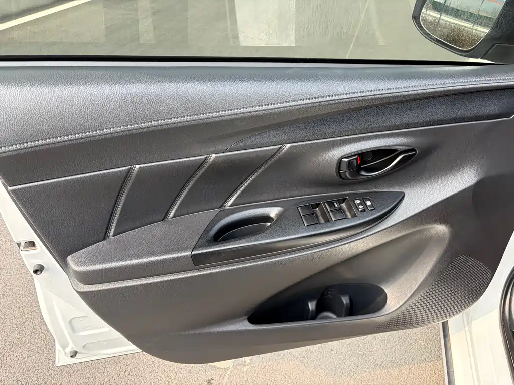 TOYOTA YARIS L ZHIXUAN