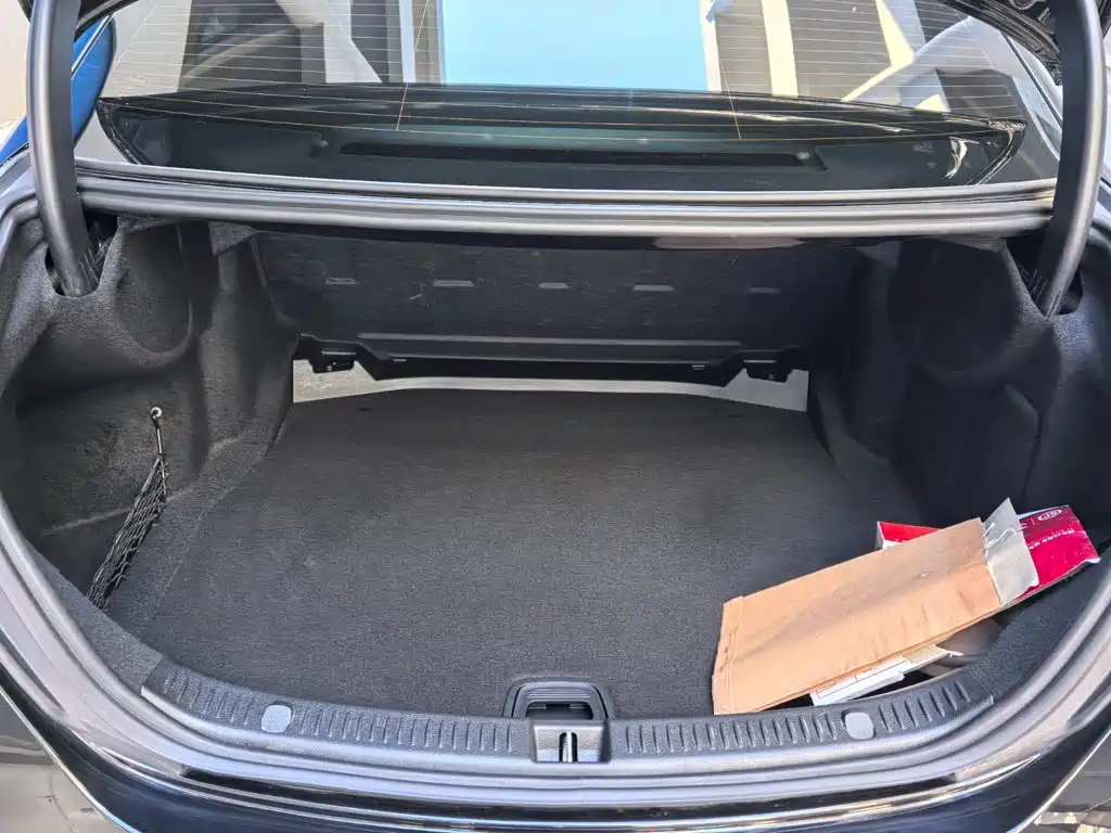 Mercedes-Benz E-Class — миниатюра 8