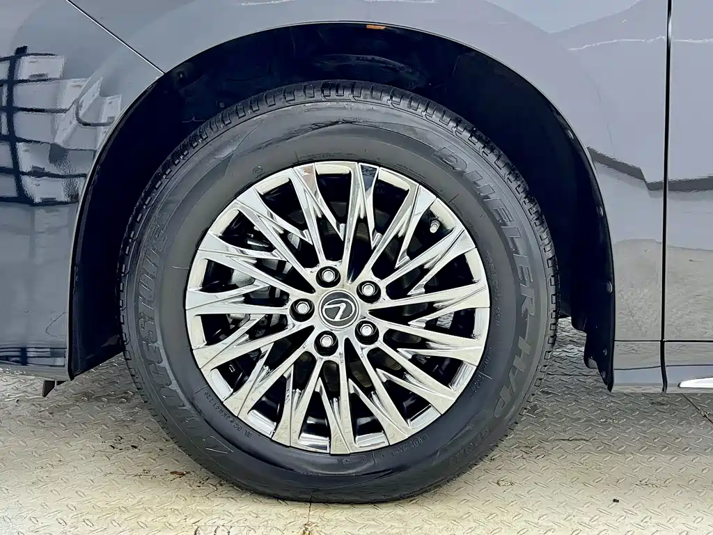 Lexus LM — миниатюра 41