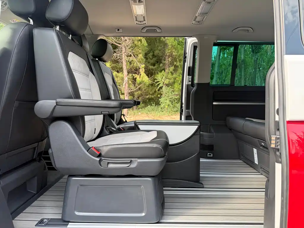 Volkswagen Multivan — миниатюра 22