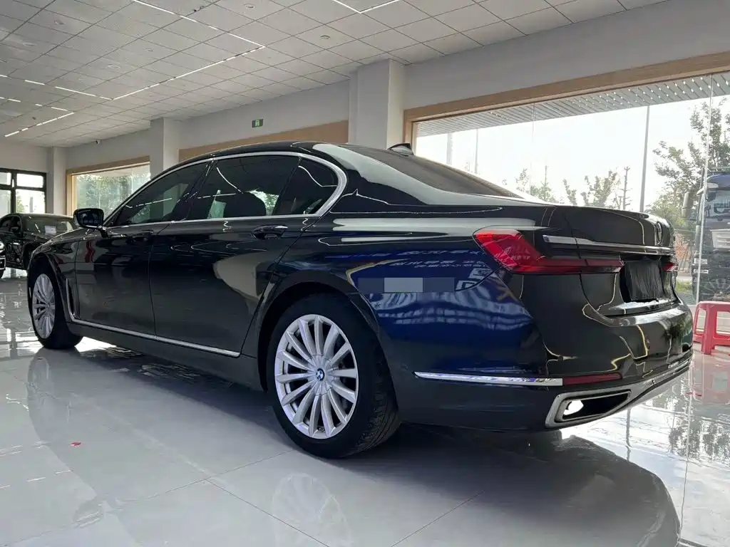 BMW 7 Series — миниатюра 3