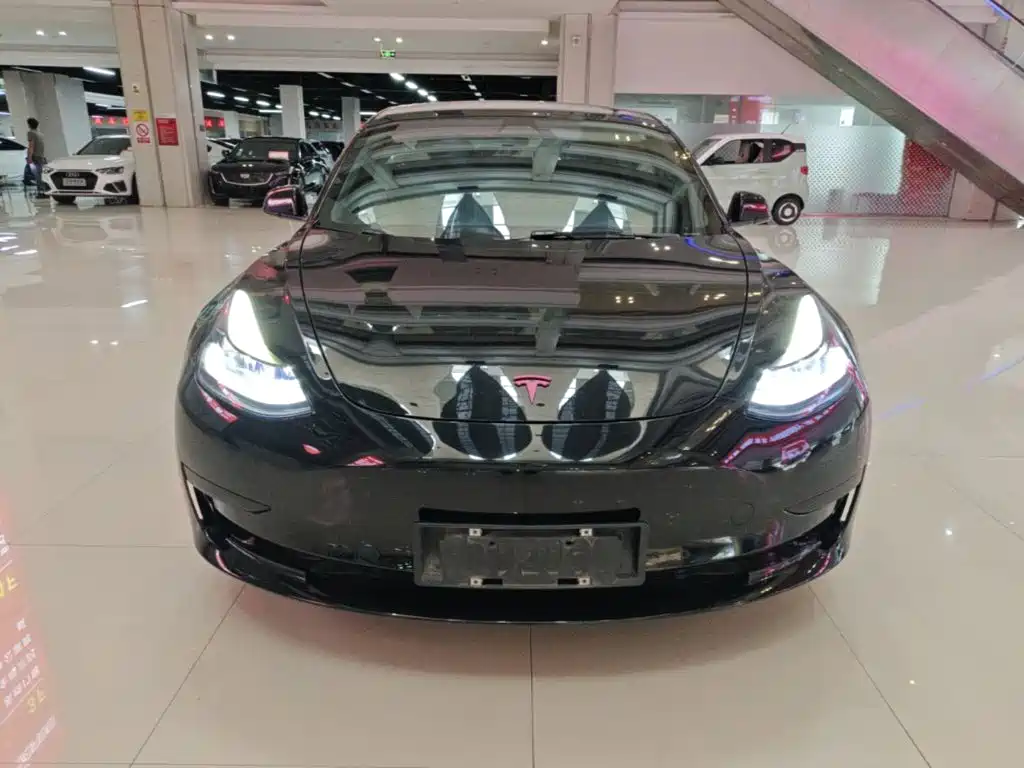 Tesla Model 3 — миниатюра 3