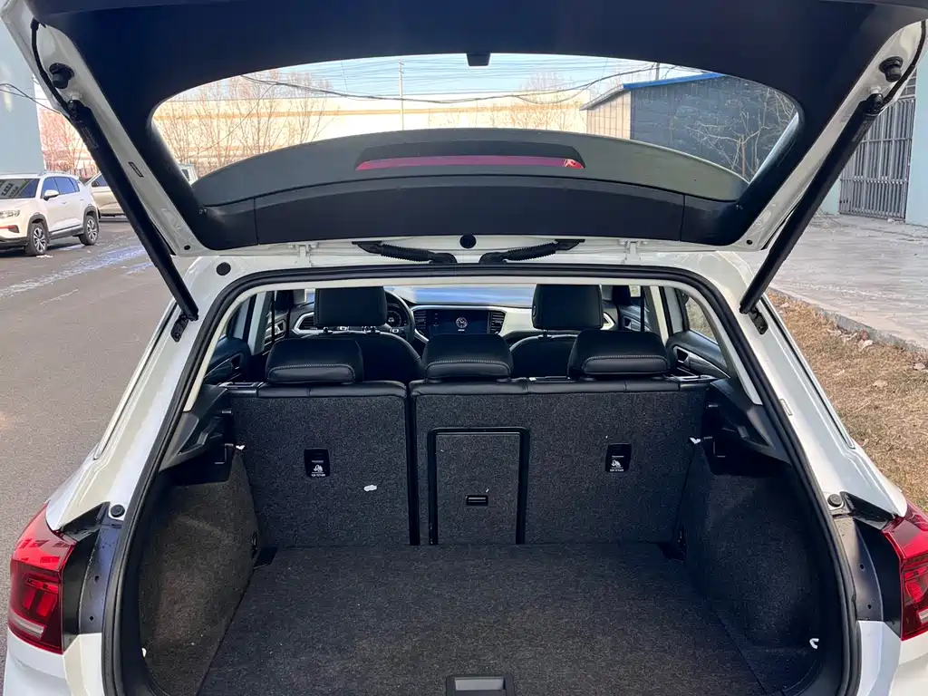 VOLKSWAGEN T ROC EXPLORING SONGS