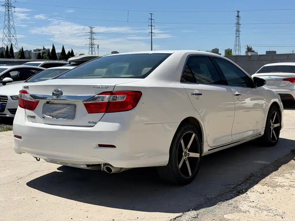Toyota Camry — миниатюра 5