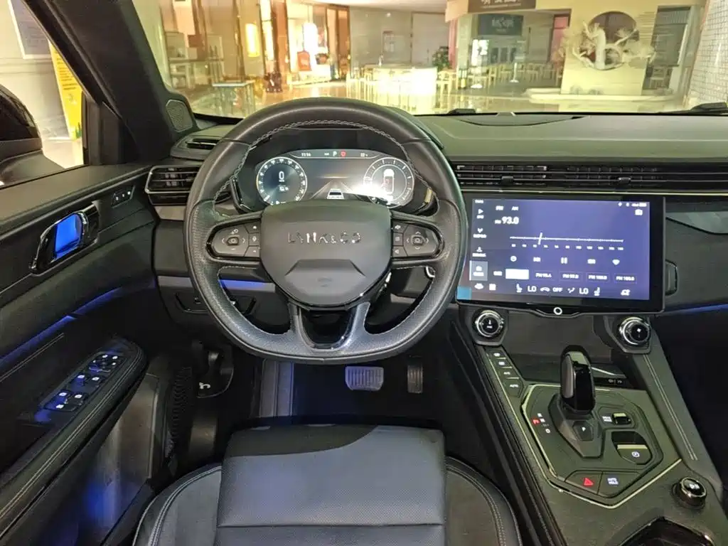 Lynk & Co 01 — миниатюра 11