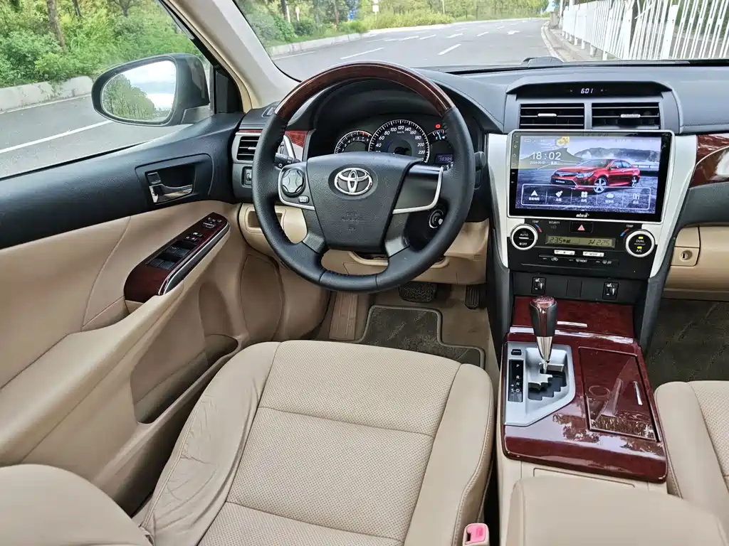 Toyota Camry — миниатюра 8