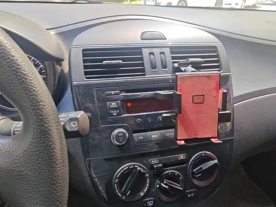 Nissan Tiida — миниатюра 13
