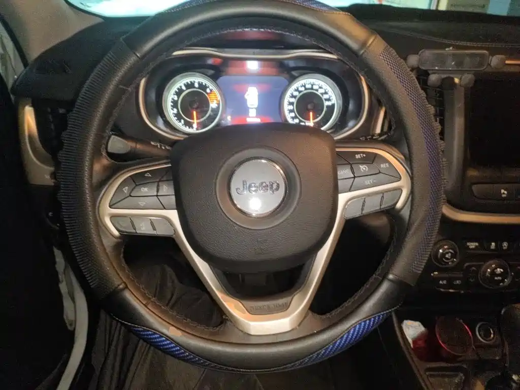 Jeep Cherokee — миниатюра 7