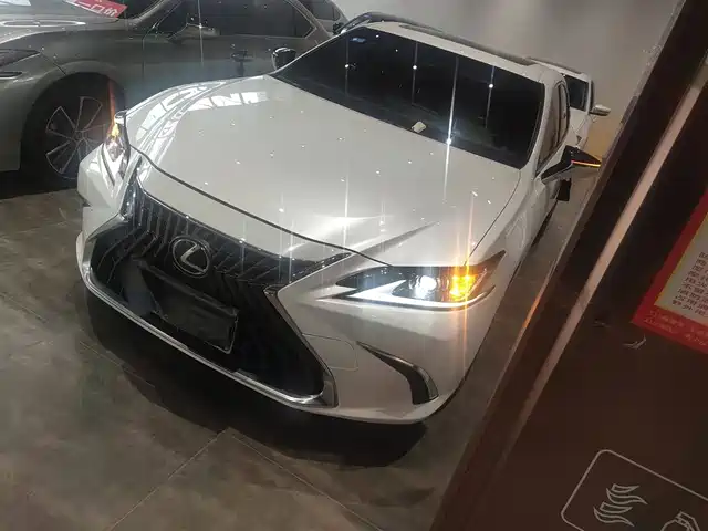 LEXUS  ES 2021