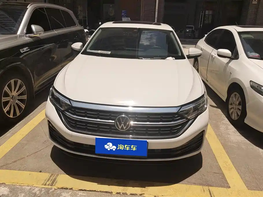 Volkswagen Sagitar 2025 300TSI DSG