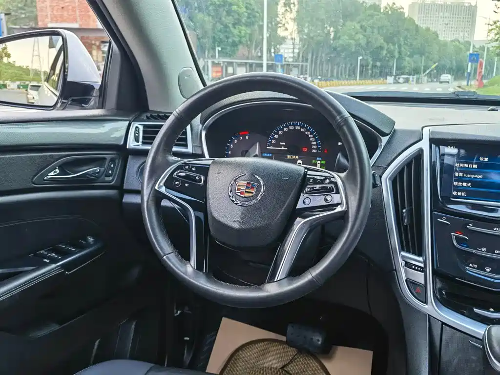 Cadillac SRX — миниатюра 12