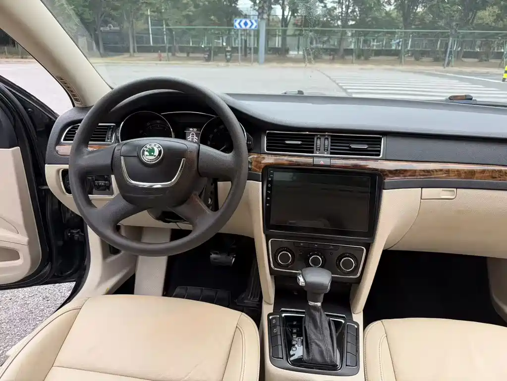 Skoda Superb — миниатюра 18