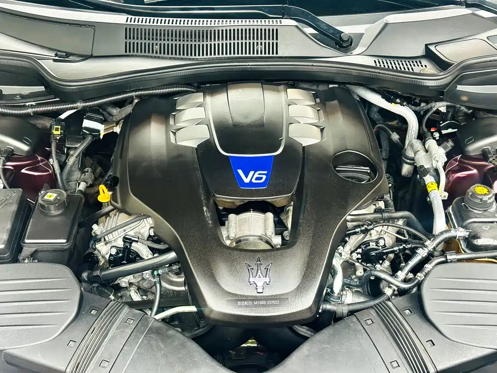 Maserati Quattroporte — миниатюра 15