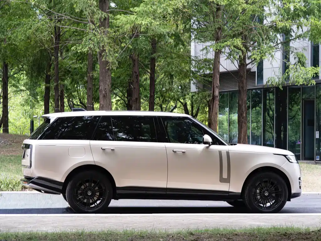 Land Rover Range Rover 2025 3.0 L6 400PS Long Wheelbase мест