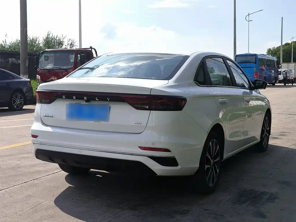 Geely Emgrand — миниатюра 6