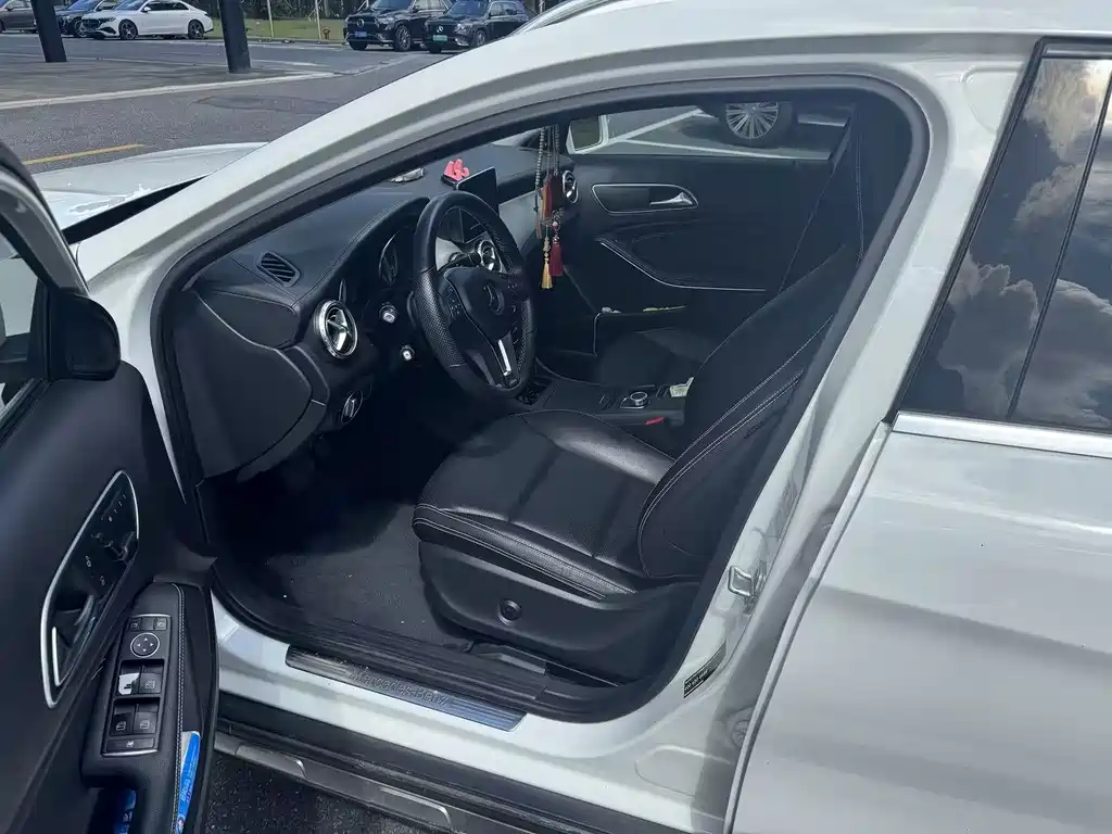 Mercedes-Benz GLA — миниатюра 7