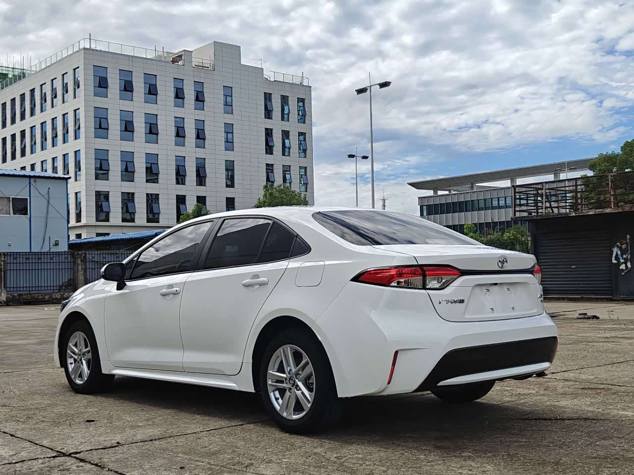 Toyota Levin 1.2 л 2022 г. Белый, пробег 37000 км