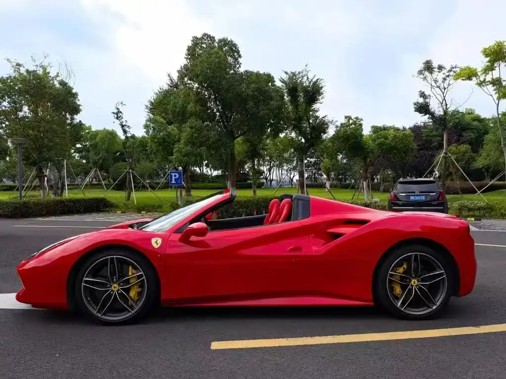 Ferrari 488 — миниатюра 5