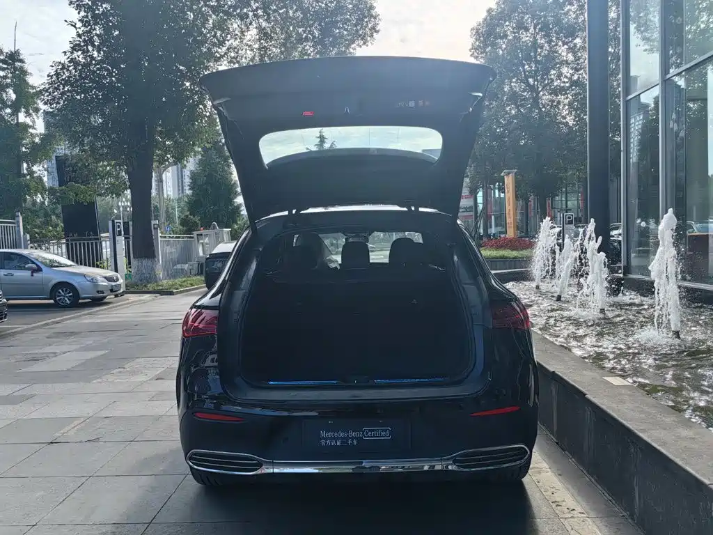 Mercedes-Benz EQE SUV — миниатюра 9