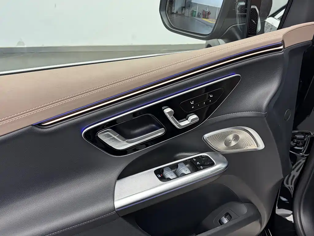 Mercedes-Benz EQE SUV — миниатюра 11