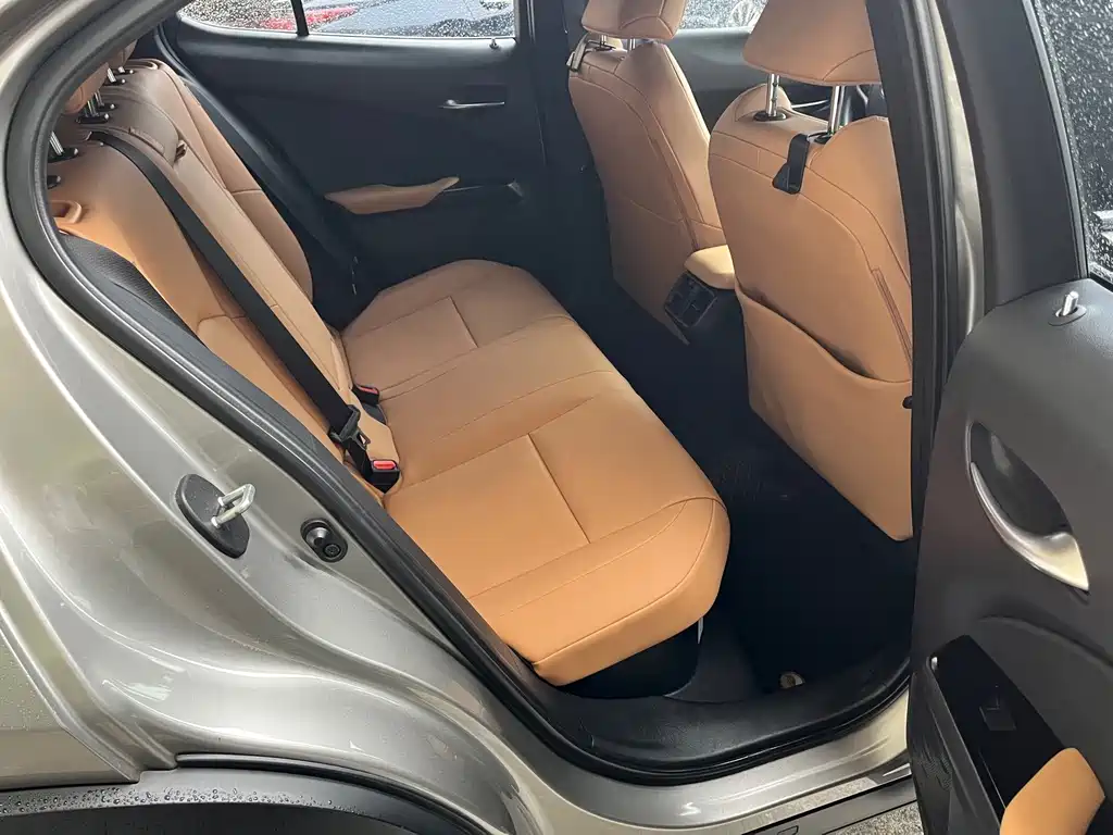 Lexus UX — миниатюра 11