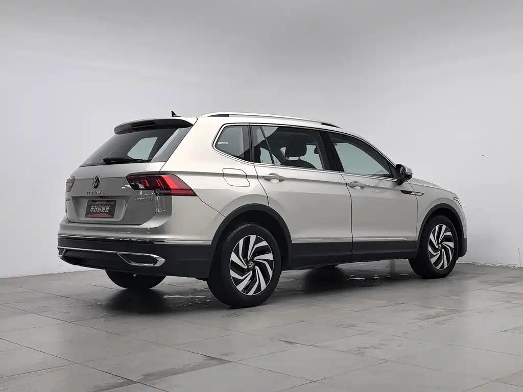 Volkswagen Tiguan L — миниатюра 2