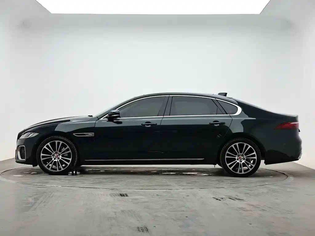 Jaguar XFL — миниатюра 6