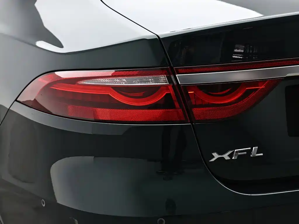 Jaguar XFL — миниатюра 7