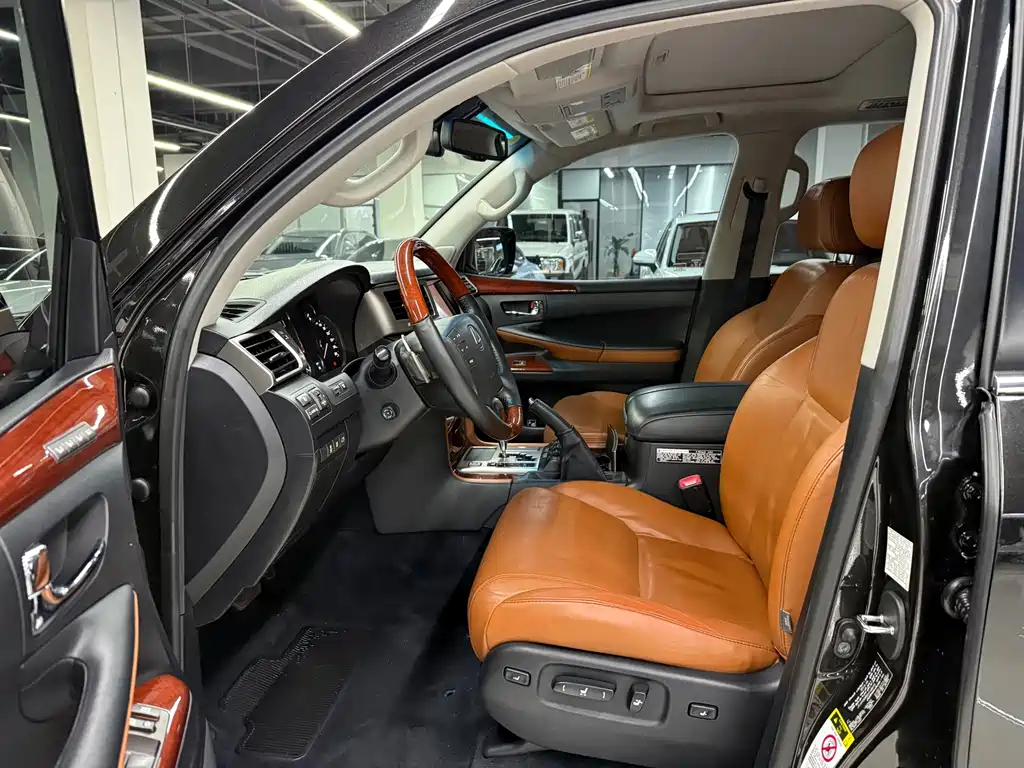 Lexus LX — миниатюра 7