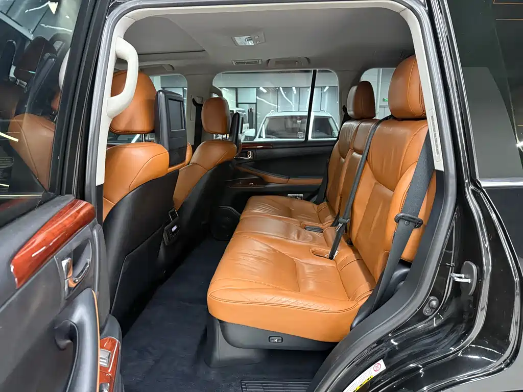 Lexus LX — миниатюра 8