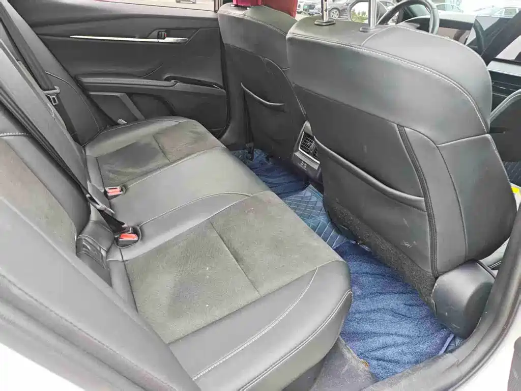 Toyota Camry — миниатюра 5