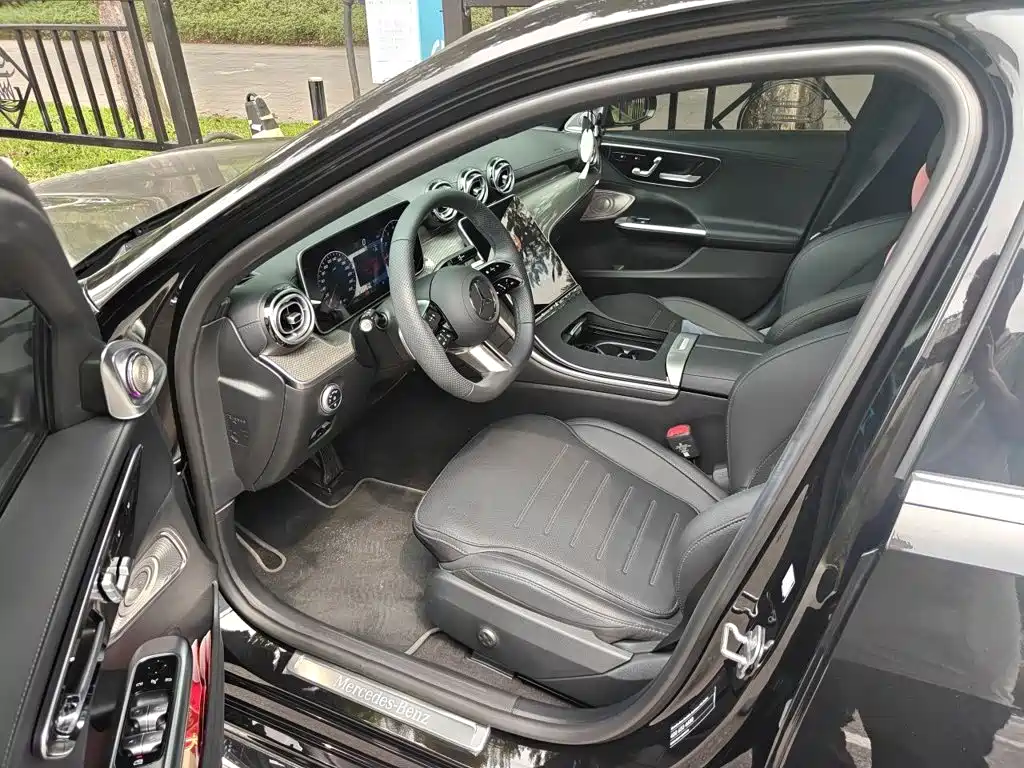 Mercedes-Benz C-Class — миниатюра 12